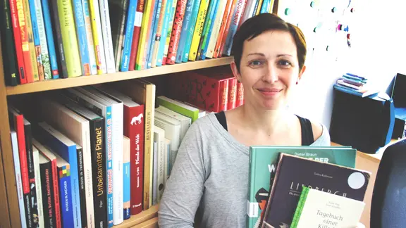 Η Britta Selle παρουσιάζει παιδικά βιβλία | MDR/Anja Rieger Η Britta Selle παρουσιάζει παιδικά βιβλία