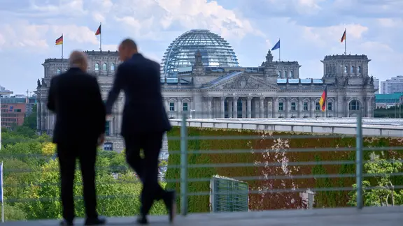 Blick vom Bundeskanzleramt auf den Reichstag