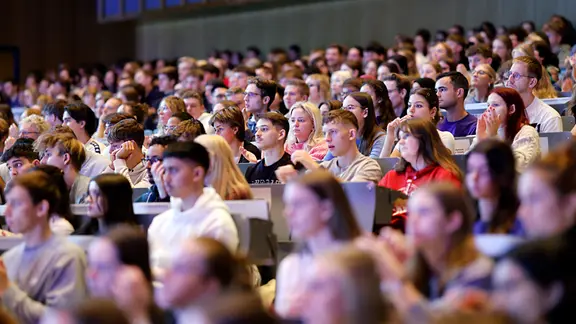 Studenten im großen der Uni Köln. 