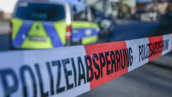 Tödlicher Unfall auf A72: Autofahrer stirbt, fünf Menschen verletzt