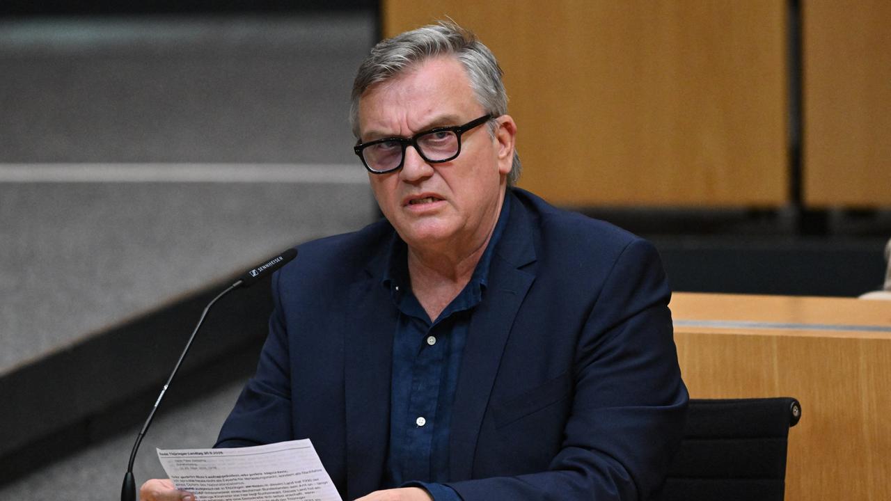 AfD-Verbotsverfahren:Hape Kerkeling und Juristen diskutieren im Thüringer Landtag | tagesschau.de
