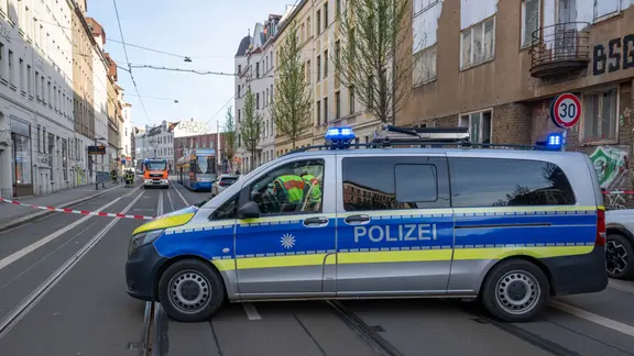 Kind bei Straßenbahnunfall in Leipzig lebensgefährlich verletzt