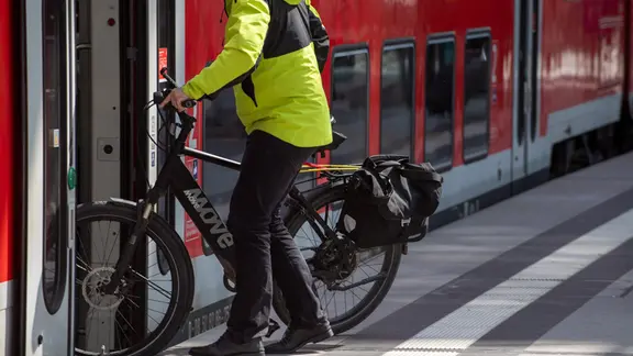 topeak fahrradständer Topeak Swing-Up Wand-Fahrradständer Design