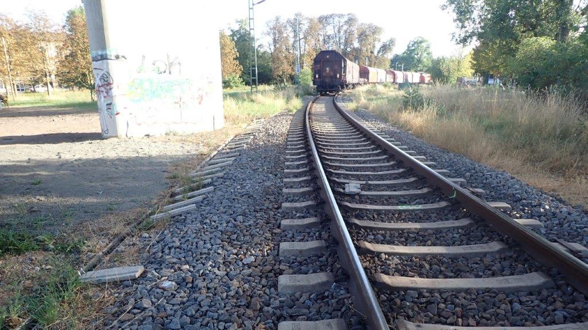 Betonplatten auf Gleisen bei Delitzsch verursachen Zugausfälle und Verspätungen