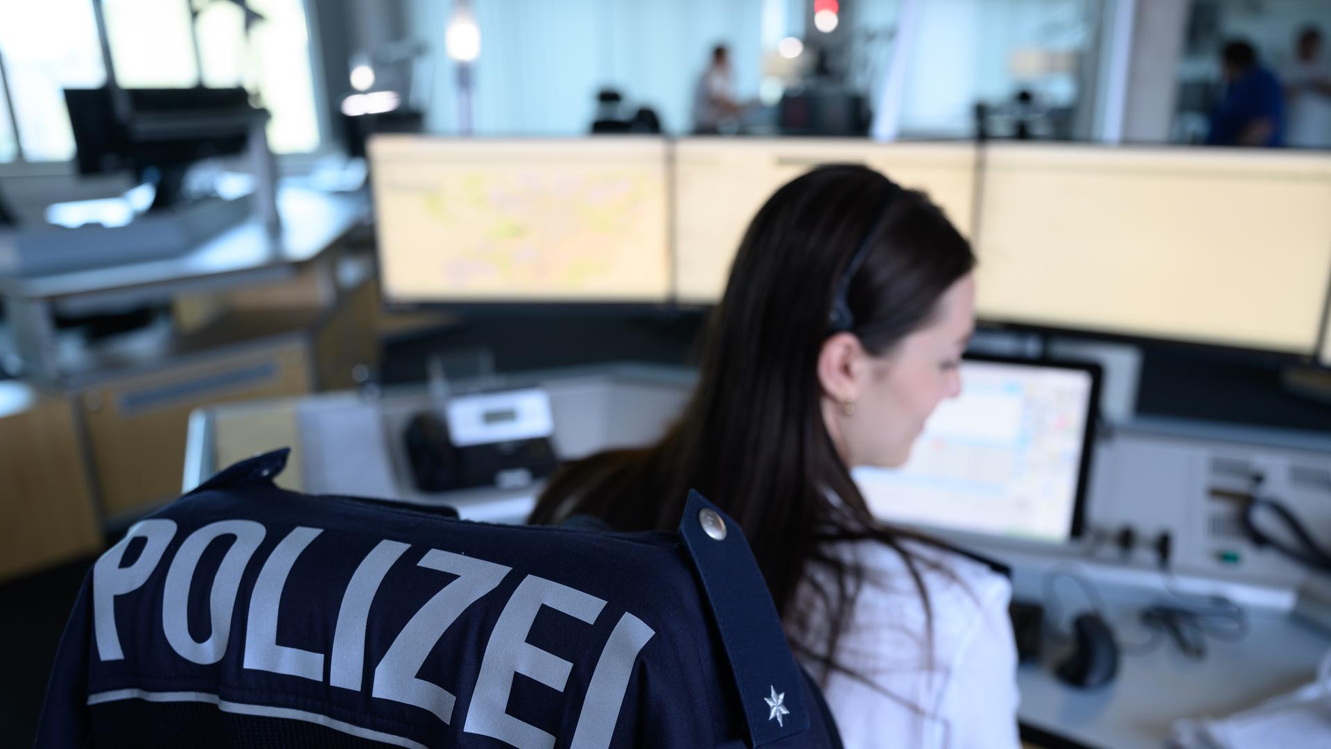 Die Polizei Sachsen-Anhalt prüft den Einsatz eigener Super Recogniser. | picture alliance/dpa | Hendrik Schmidt