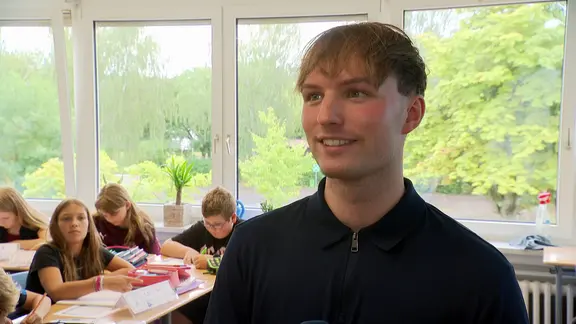 Ein Lehrer in einer Klasse