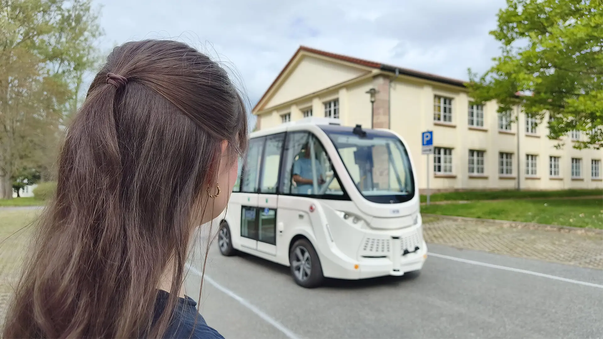 Autonomes Fahren: Wie Fußgänger auf automatisierte Fahrzeuge reagieren