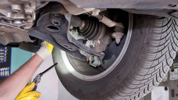 Reparatur an einem Auto