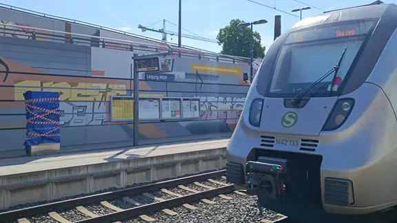 Fahrkartenautomat an der Leipziger S-Bahn-Haltestelle MDR gesprengt. 