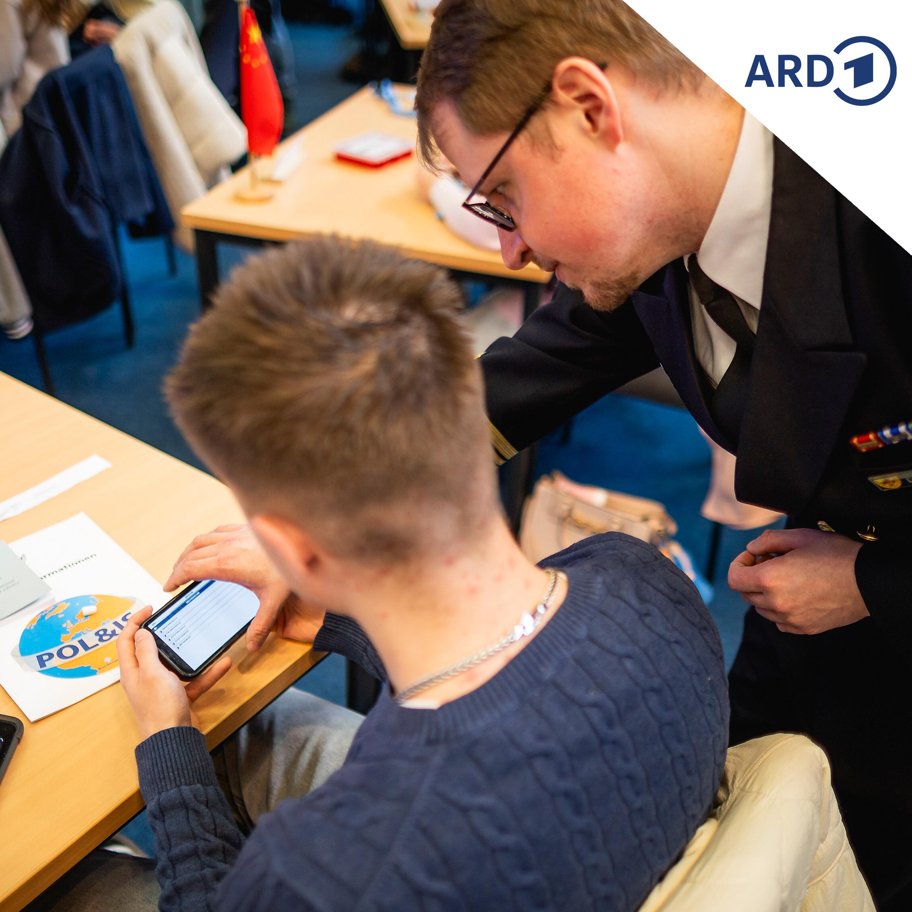 GEW sieht Bundeswehr-Offiziere im Unterricht skeptisch episode artwork