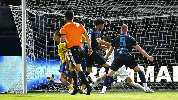 Baumgart (CFC) trifft zum 2:0 gegen Lok Leipzig