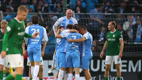 Torjubel beim Chemnitzer FC nach dem 0:1 durch Roman Eppendorfer