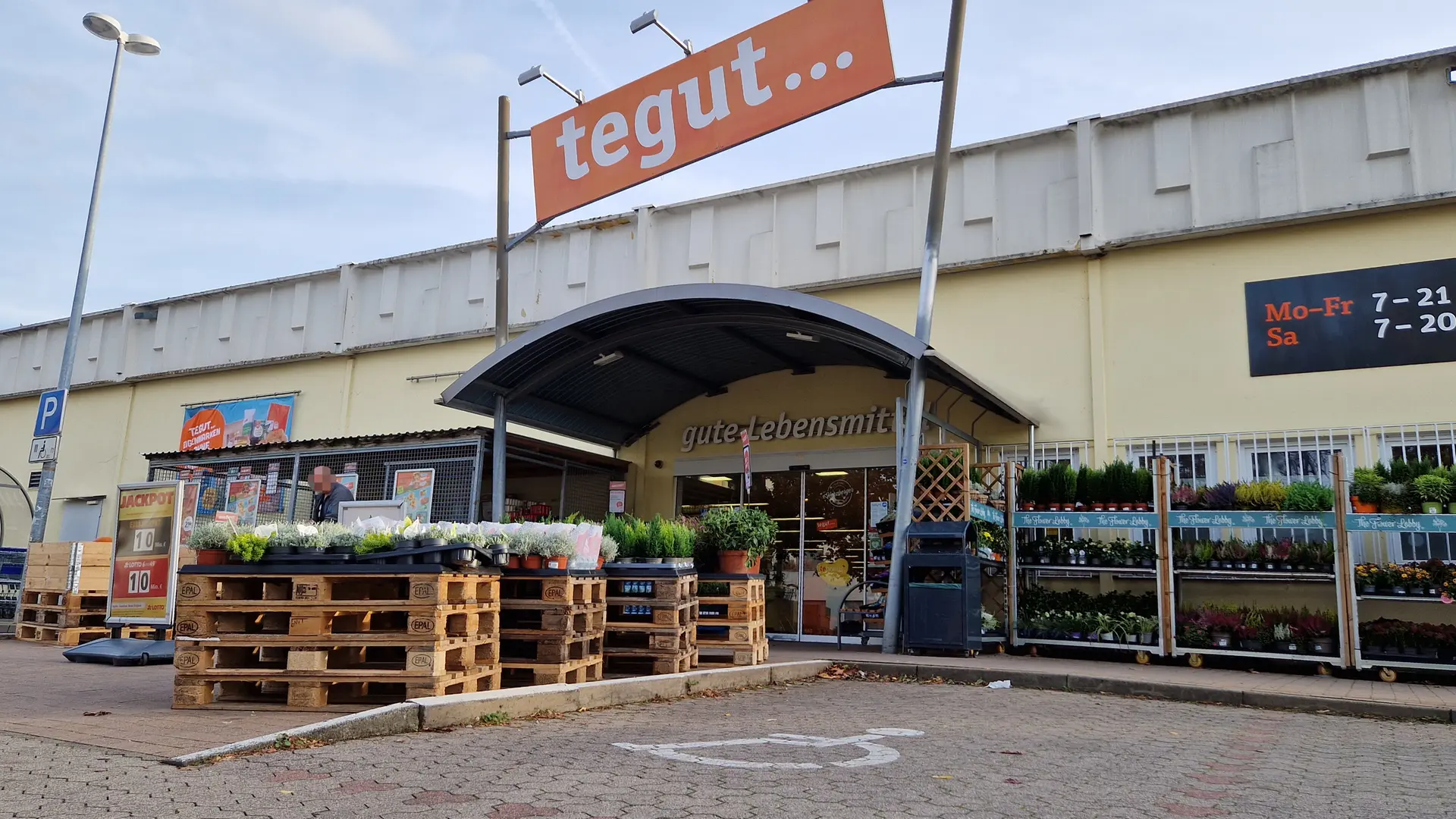 Cartel Office Clears Rewe for 38 Tegut Stores, Blocks Two in Hesse