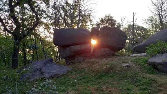 Projekt Götterhand: Sonnenaufgang Tagundnachtgleiche am Teufelsstein Pließkowitz gegen 7.00 Uhr