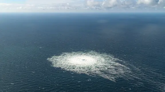 Das Nord-Stream-2-Gasleck in der Nähe von Bornholm aus der Luft, 27. September 2022.