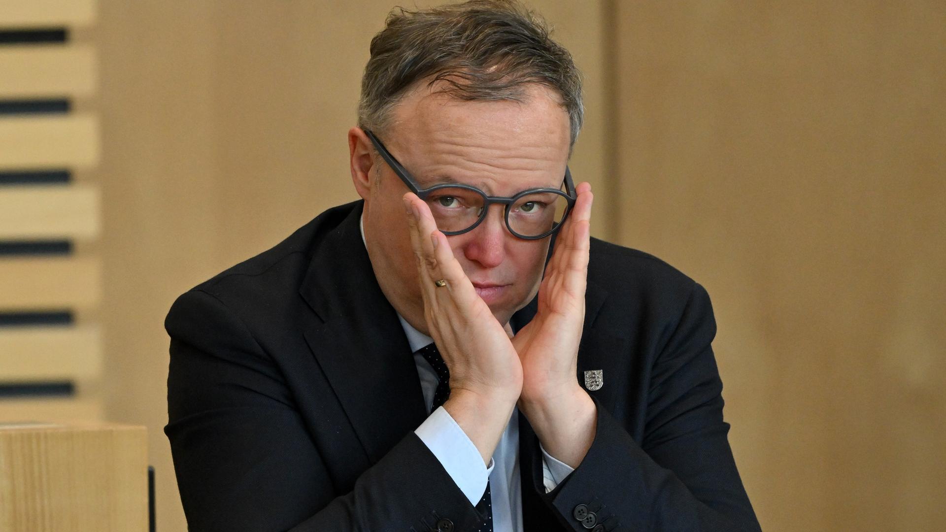 Misstrauensvotum gegen Mario Voigt: Entscheidung im Thüringer Landtag im Liveticker