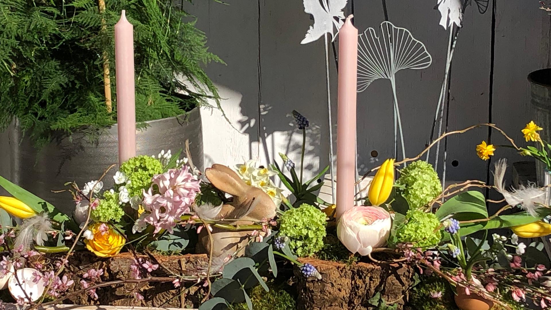 Schöne Osterdekoration für die Festtafel