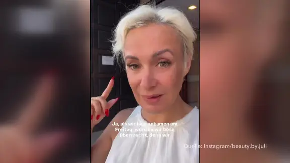 Eine Frau spricht in einem Video.