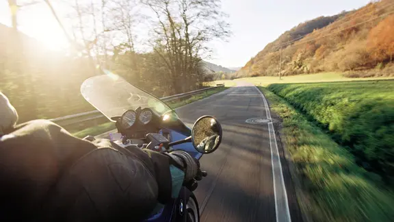 Motorradtour auf der Landstrasse durch die Eifel. 
