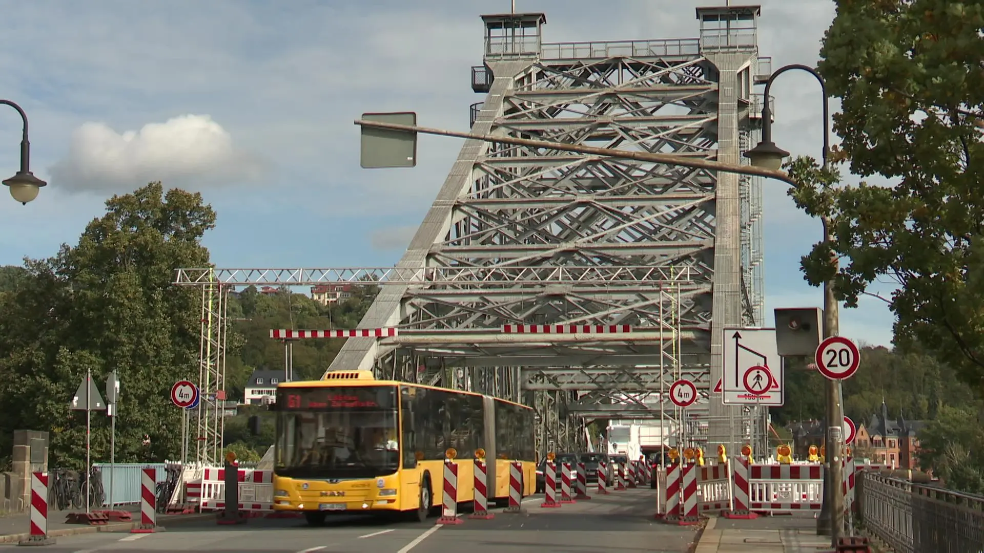 Ferienbaustelle in Dresden: Blaues Wunder für Autos komplett dicht