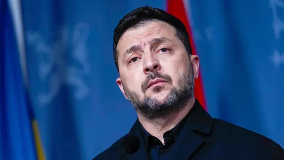 Der ukrainische Präsident Wolodymyr Selenskyj spricht bei einer Pressekonferenz.