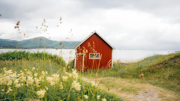 Kleine roten Hütte auf den Lofoten, Norwegen
