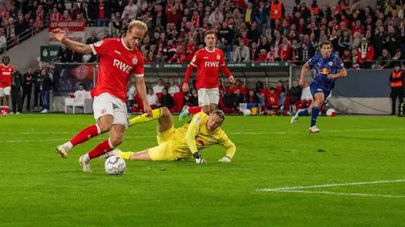 Doppelpacker Baumgartner rettet RB Leipzig in Unterzahl ins Pokal-Achtelfinale