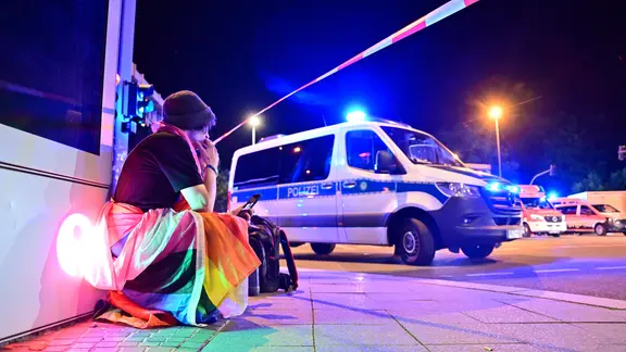anschlag-auf-csd-berlin-polizei-startet-ffentliche-fahndung-mdr-de