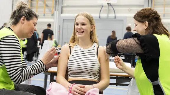 Menschen werden gegen HPV geimpft.
