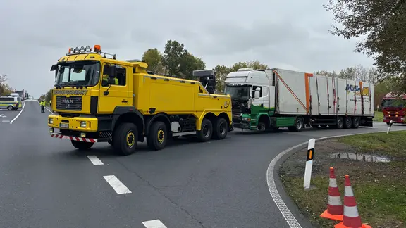 Tödlicher Unfall auf A72: Autofahrer stirbt, fünf Menschen verletzt