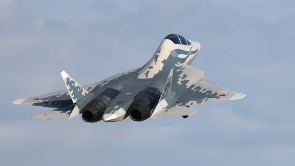 Testflug eines Suchoi Su-57 Mehrzweckkampfflugzeugs in der Region Moskau, 19. Mai 2026.