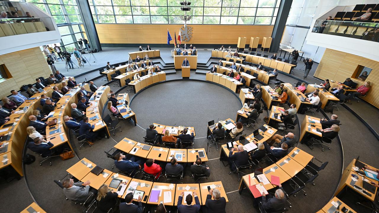 Thüringen: AfD scheitert mit Selbstauflösung des Landtags | tagesschau.de