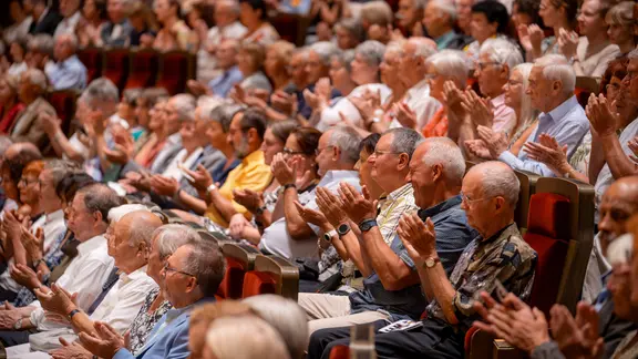 Publikum klatscht beim MDR-Konzert im Gewandhaus in Leipzig