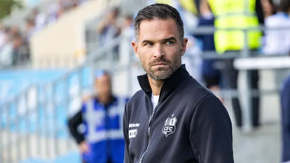 Benjamin Duda am Spielfeldrand