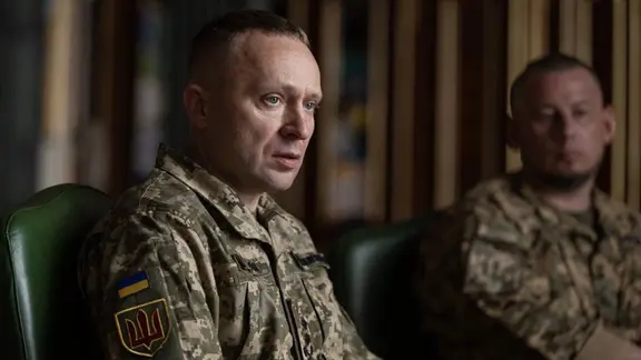 Mychajlo Drapatyj. Dieses vom Pressebüro des ukrainischen Präsidenten zur Verfügung gestellte Foto zeigt den neuen Oberbefehlshaber der ukrainischen Streitkräfte, Mychajlo Drapatyj, während seines Treffens mit dem ukrainischen Präsidenten Selenskyj.