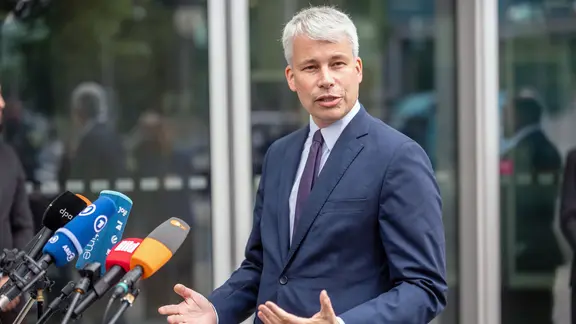 Steffen Bilger, erster parlamentarischer Geschäftsführer der Unionsfraktion, vor der CDU-Zentrale.
