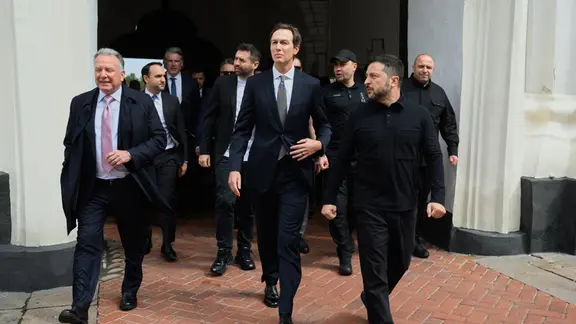 Der ukrainische Präsident Selenskyj und die US-Gesandten Kushner und Witkoff