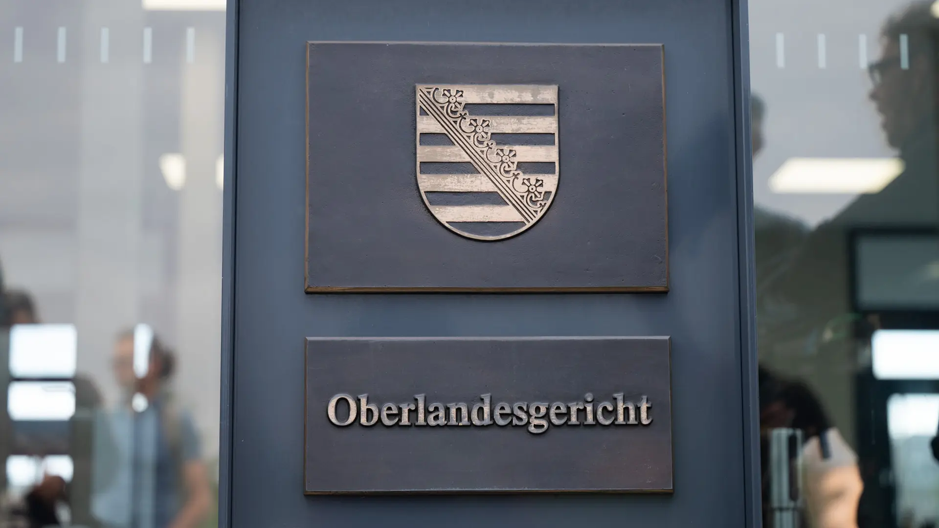 Nach mehreren Suizidversuchen: Angeklagter im Antifa-Ost-Prozess gestorben
