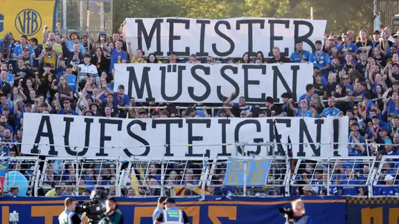 Plakate meister müssen aufsteigen
