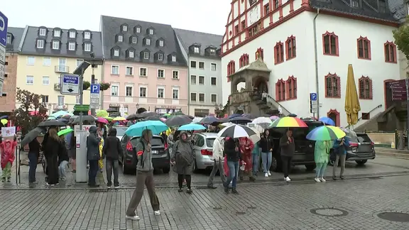 Eltern, Schüler und Lehrer demonstrieren in Plauen für den Erhalt der freien Schulen