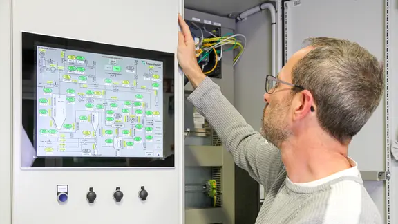 Dunkelflauten: Wie Biogasanlagen sie abfedern – mit KI