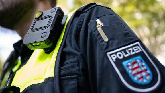 Tödlicher Unfall auf A72: Autofahrer stirbt, fünf Menschen verletzt