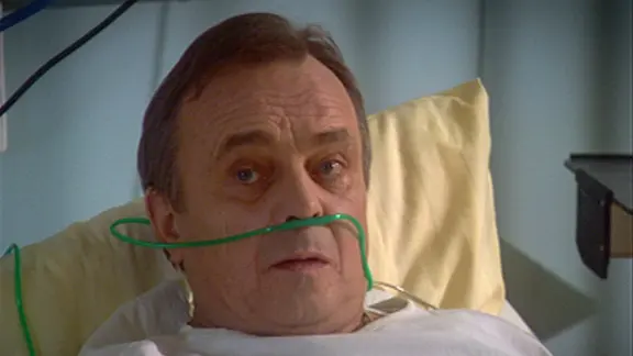 Professor Simoni im Krankenbett