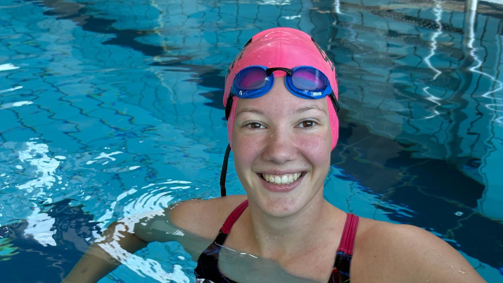 Schwimmerin Johanna Hörsch im Schwimmbecken | MDR/Conny Mauroner