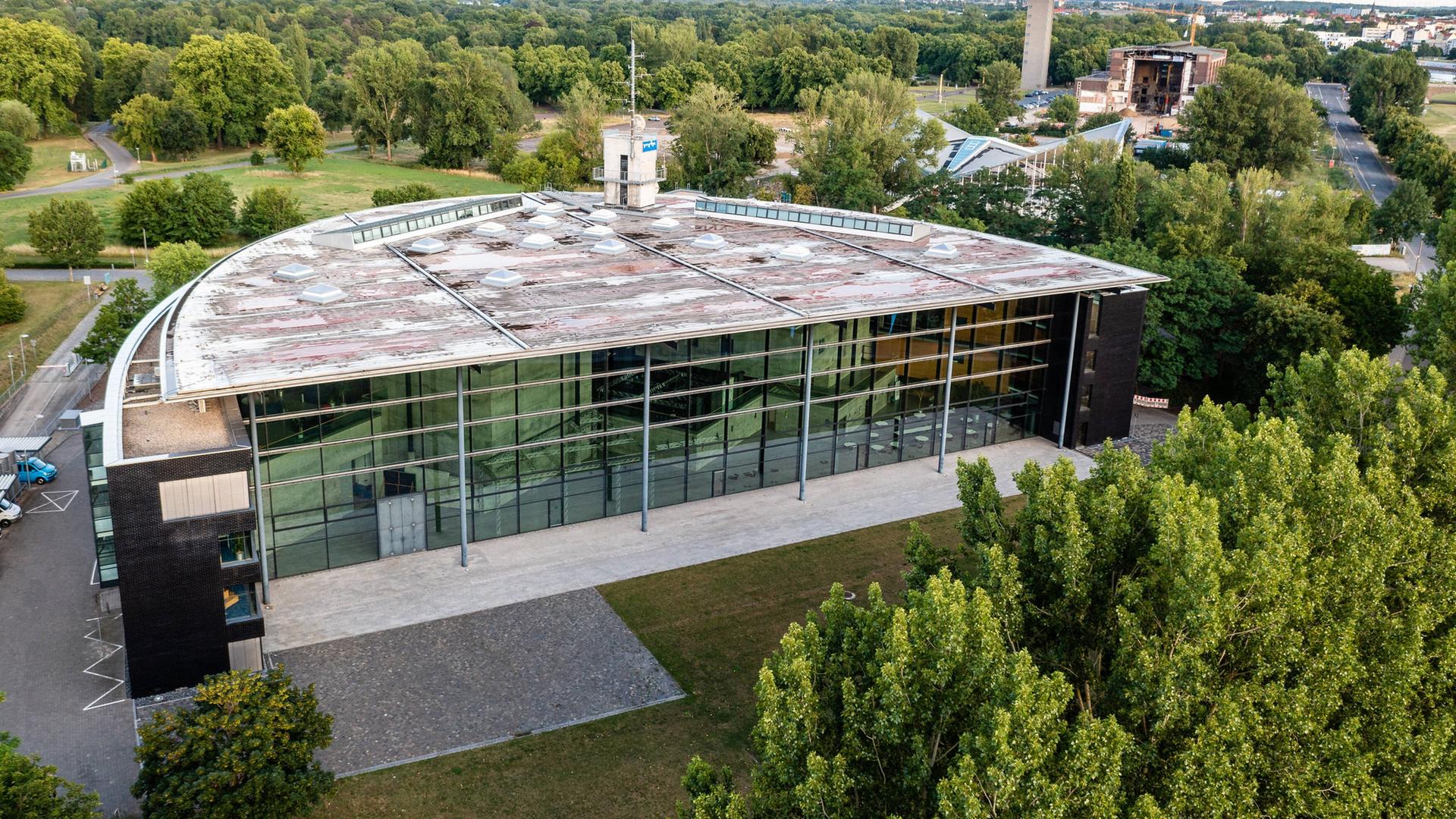 MDR Funkhaus Magdeburg | IMAGO / Hartmut Bösener