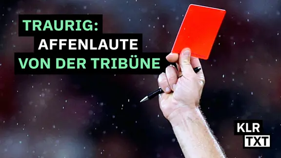 Ein Schiri zeigt die rote Karte.