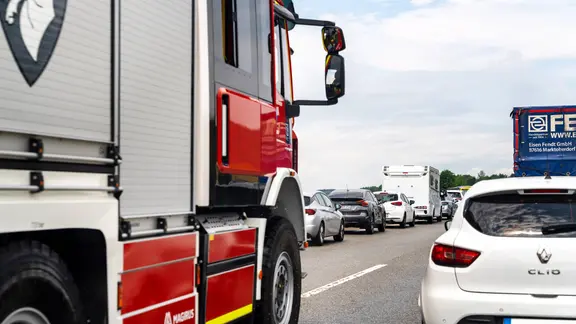 Feuerwehr auf der Autobahn