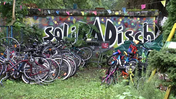 Nazi-Symbole und Brand an Fahrradwerkstatt: Staatsschutz ermittelt in  Magdeburg | mdr.de