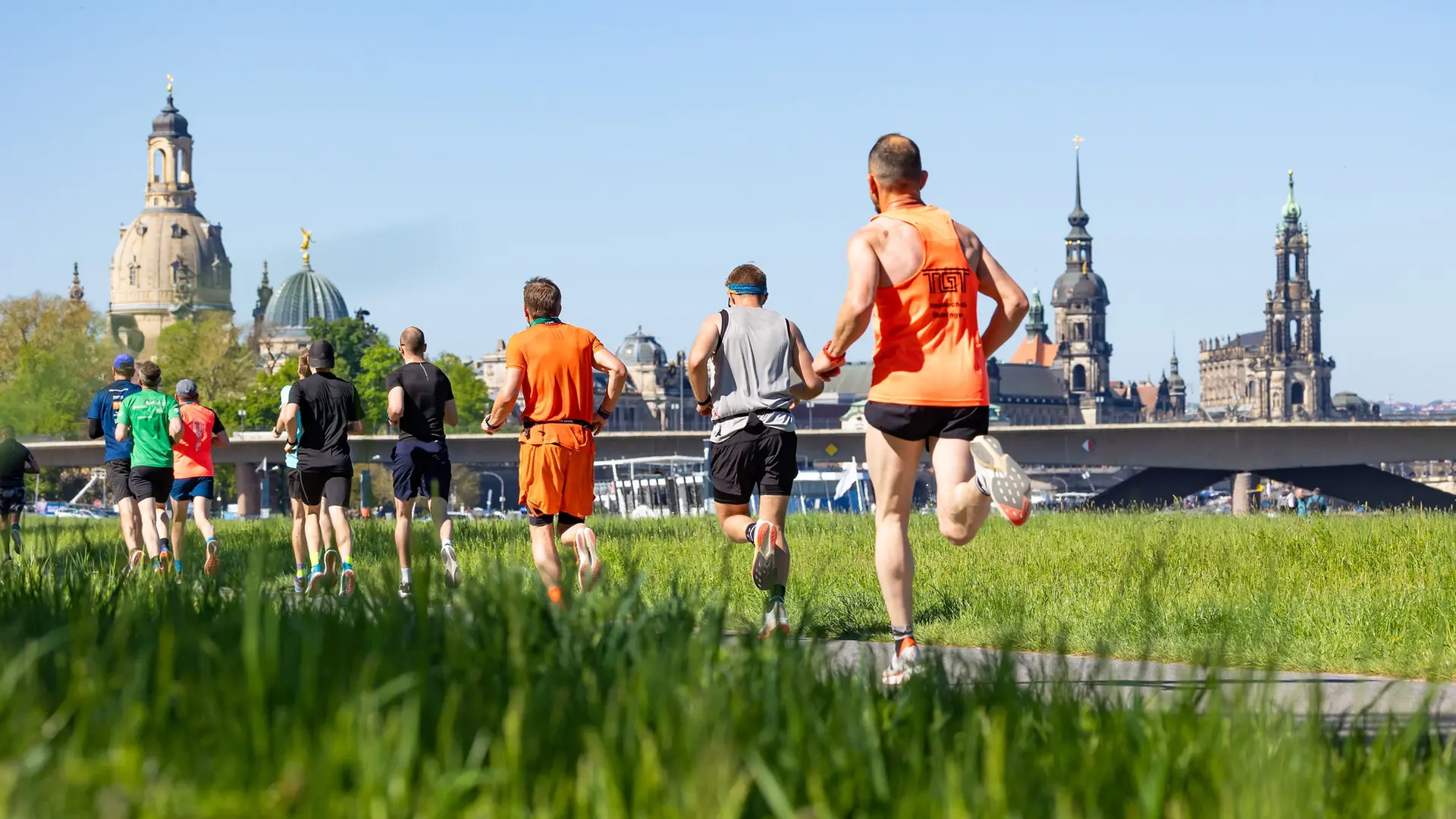 Straßensperrungen, Umleitungen: Marathon in Dresden mit mehr als 15.000 Läufern