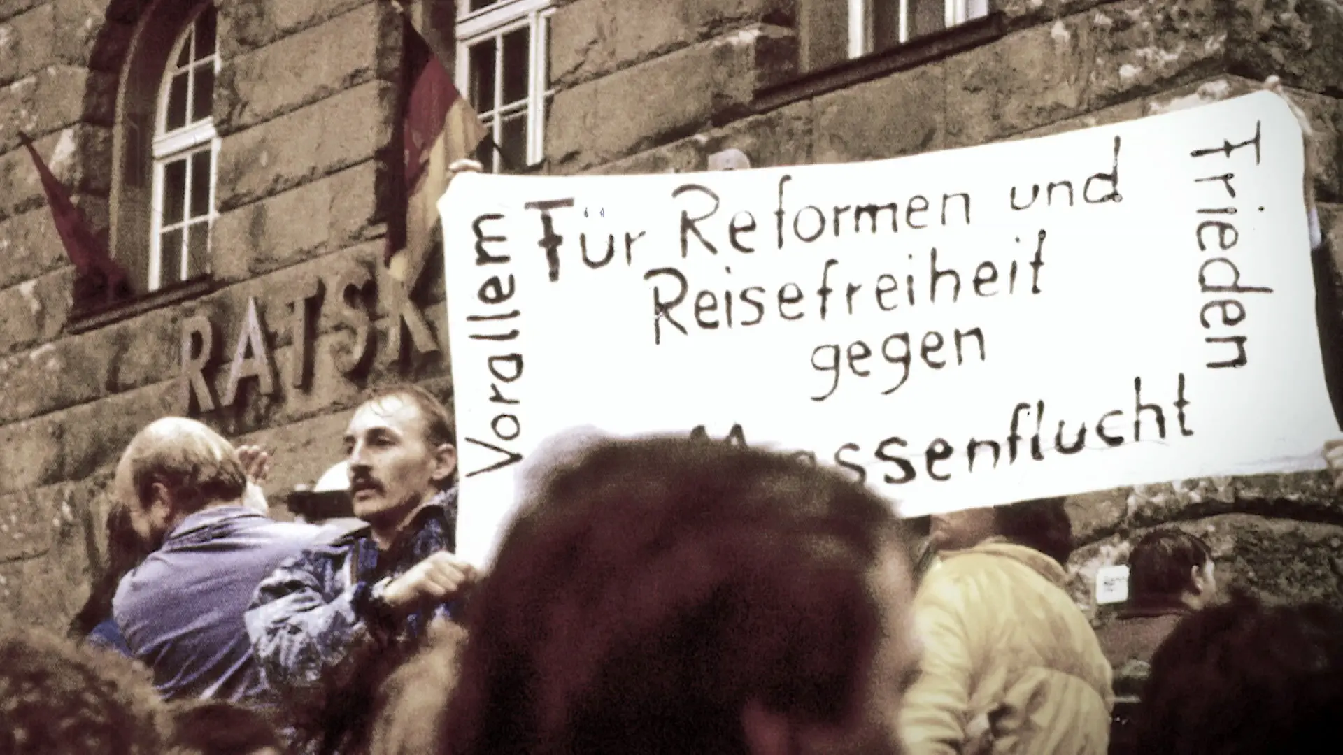 Plauen im Herbst 1989: Ein Transparent verbindet Generationen